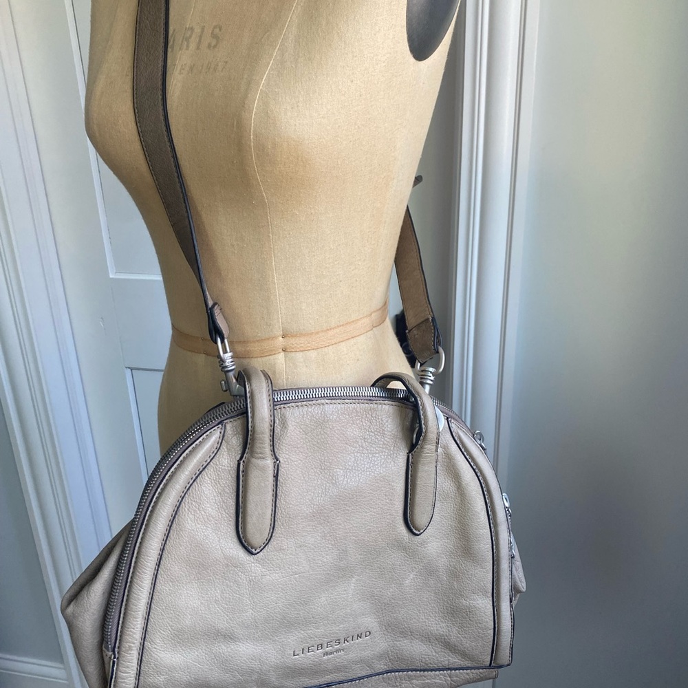 Liebeskind Berlin leather crossbody bag - Picture 2 of 16